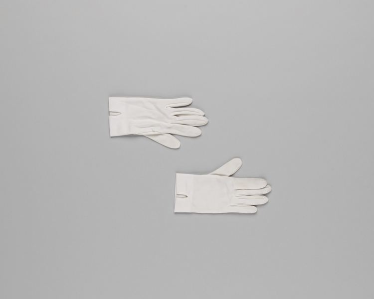 Image: stewardess gloves: Japan Air Lines