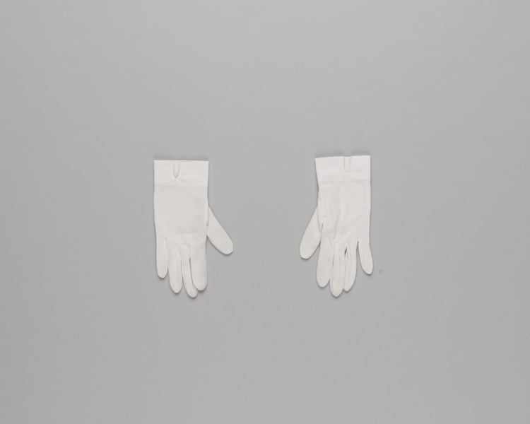 Image: stewardess gloves: Japan Air Lines