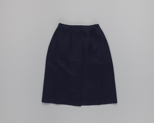 Image: customer service agent skirt: American Airlines