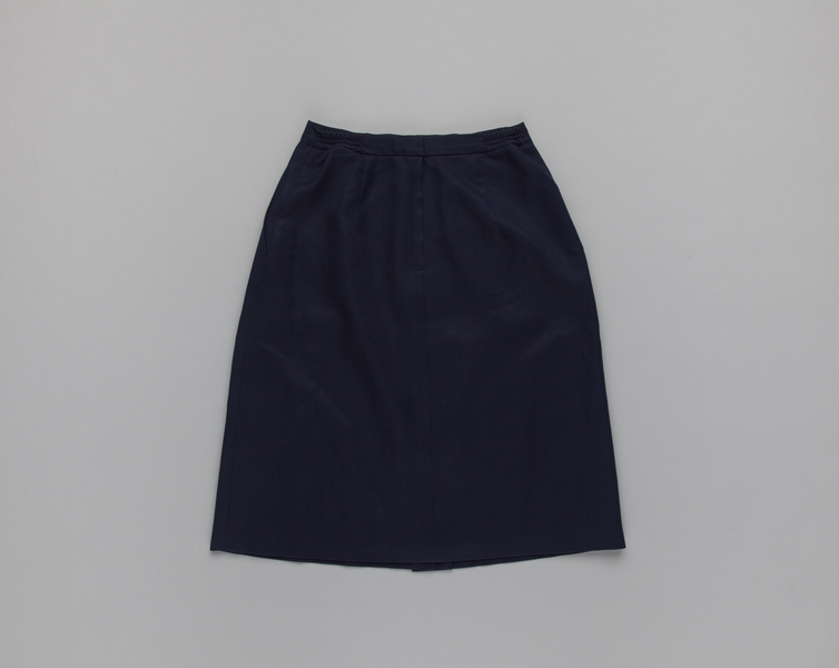 Image: customer service agent skirt: American Airlines