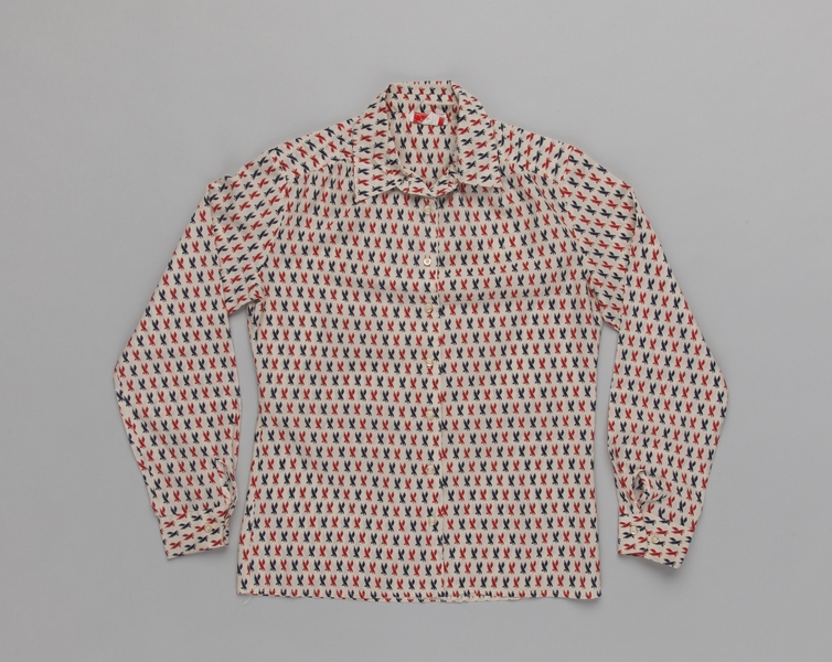 Image: customer service agent blouse: American Airlines