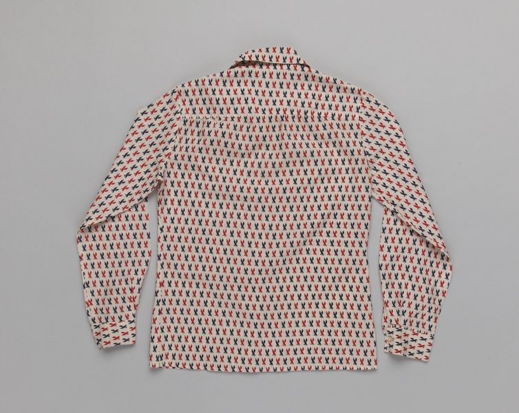 Image: customer service agent blouse: American Airlines