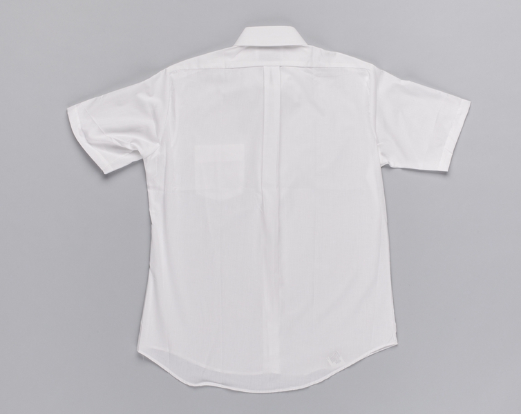 Image: customer service agent shirt: Federal Express