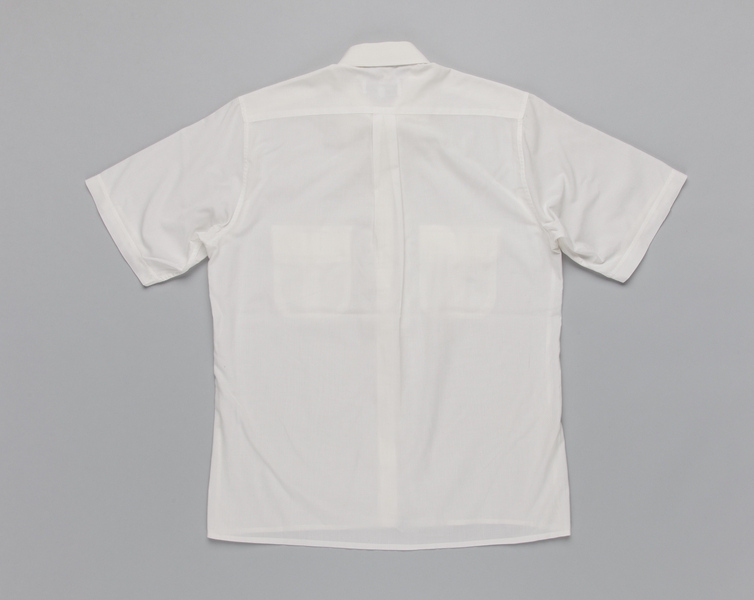 Image: flight attendant shirt (male): Qantas Airways
