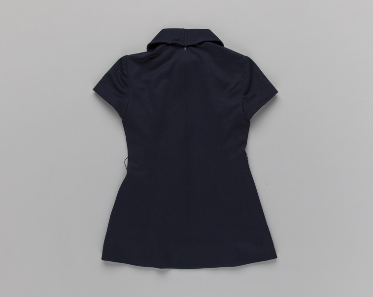 Image: flight attendant top: Delta Air Lines