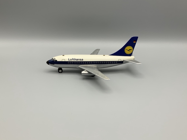 Toy airplane: Lufthansa, Boeing 737