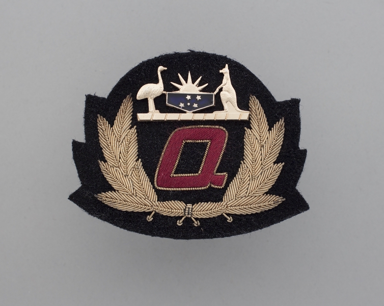 Image: flight officer cap badge: Qantas Airways