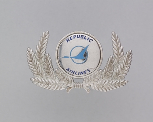 Image: flight officer cap badge: Republic Airlines