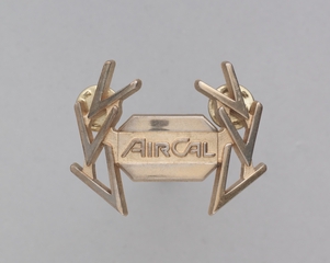 Image: flight officer cap badge: AirCal