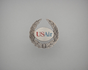 Image: flight officer cap badge: USAir