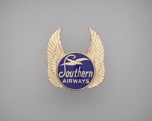 Image: flight officer cap badge: Southern Airways