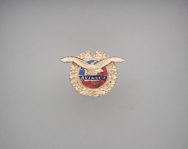 Image: flight officer cap badge: Avianca Airlines