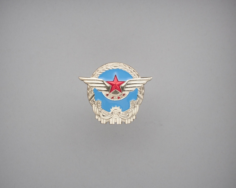 Image: flight officer cap badge: CAAC (Civil Aviation Administration of China)
