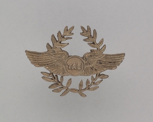 Image: flight officer cap badge: TAE (Technical and Aeronautical Exploitations)