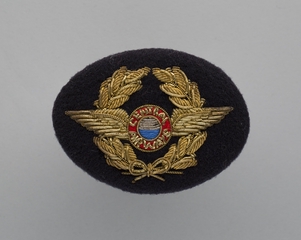 Image: flight officer cap badge: Central Airways