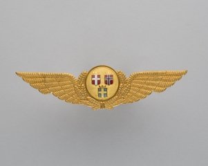 Image: flight officer cap badge: Scandinavian Airlines System (SAS)