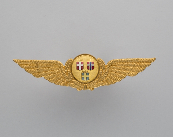 Flight officer cap badge: Scandinavian Airlines System (SAS)