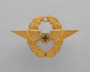 Image: flight officer cap badge: Swissair