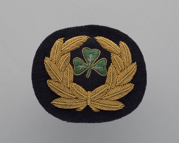 Flight officer cap badge: Aer Lingus