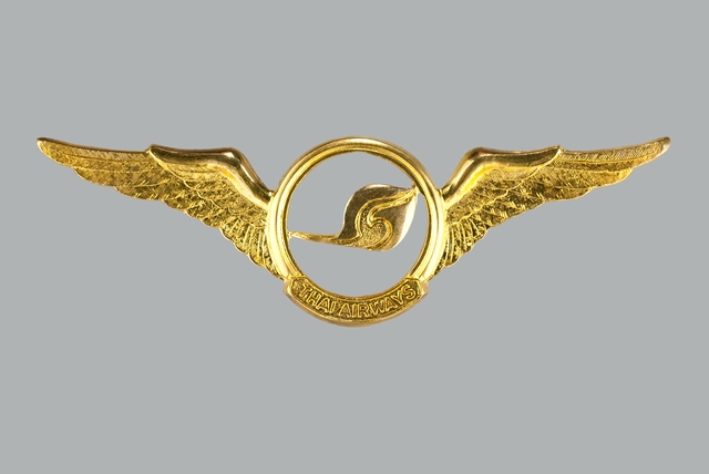 Flight officer cap badge: Thai Airways