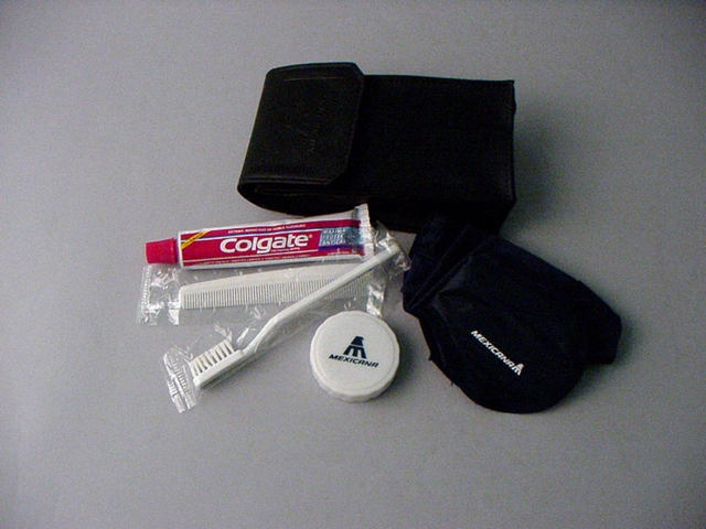 Amenity kit: Mexicana Airlines