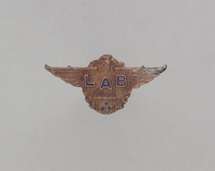 Image: flight officer cap badge: Lloyd Aéreo Boliviano