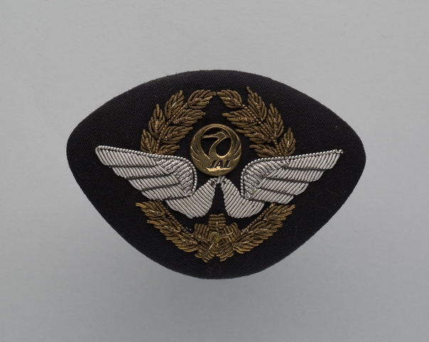 Flight officer cap badge: Japan Air Lines
