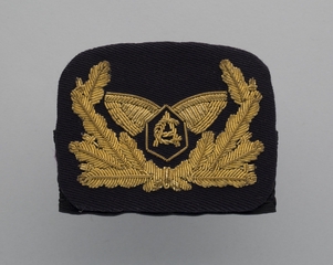 Image: flight officer cap badge: Air Ceylon