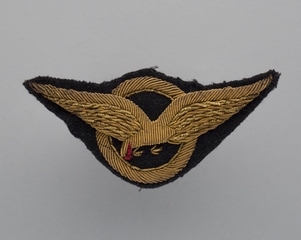 Image: flight officer cap badge: Iran Air