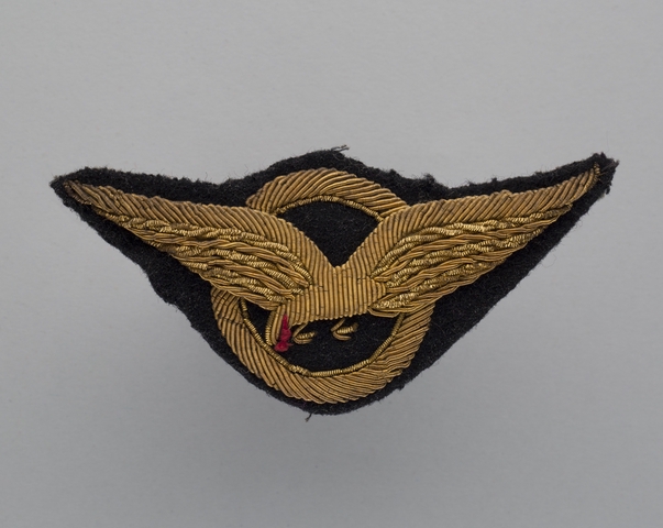 Flight officer cap badge: Iran Air