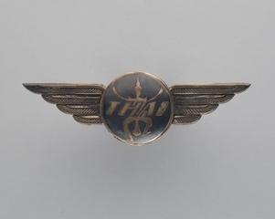 Image: flight officer cap badge: Thai Airways International