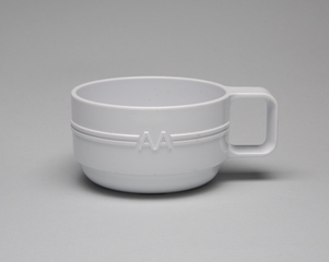 Image: coffee cup: American Airlines