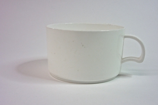 Image: hot beverage cup: TWA (Trans World Airlines)