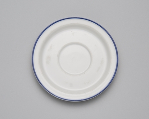 Image: saucer: American Airlines