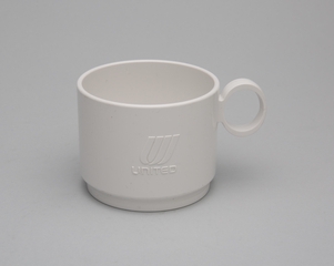 Image: hot beverage cup: United Airlines
