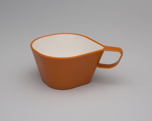 Image: hot beverage cup: SilkAir