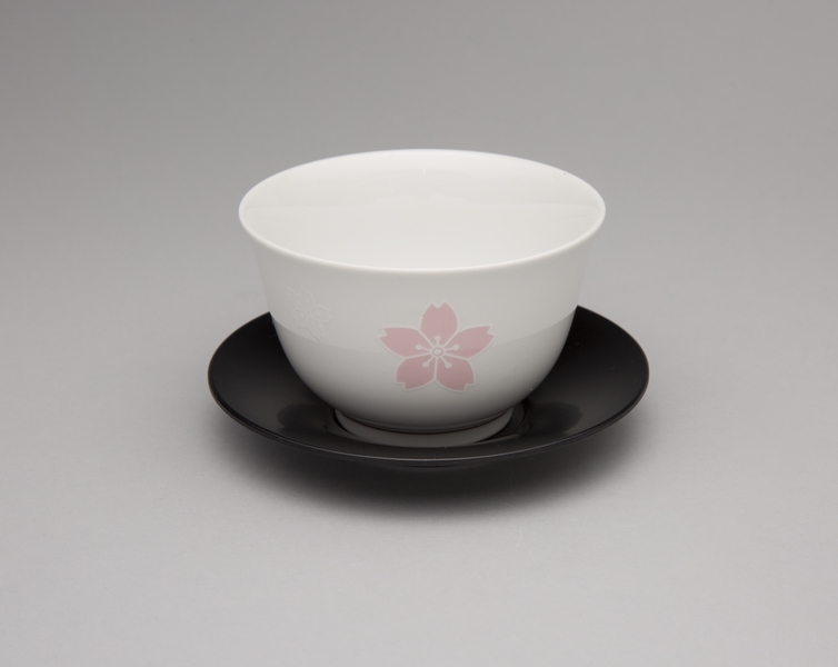 Image: saucer: Japan Airlines