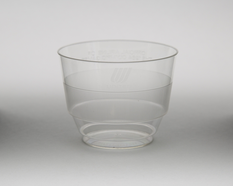 Image: plastic cup: United Airlines