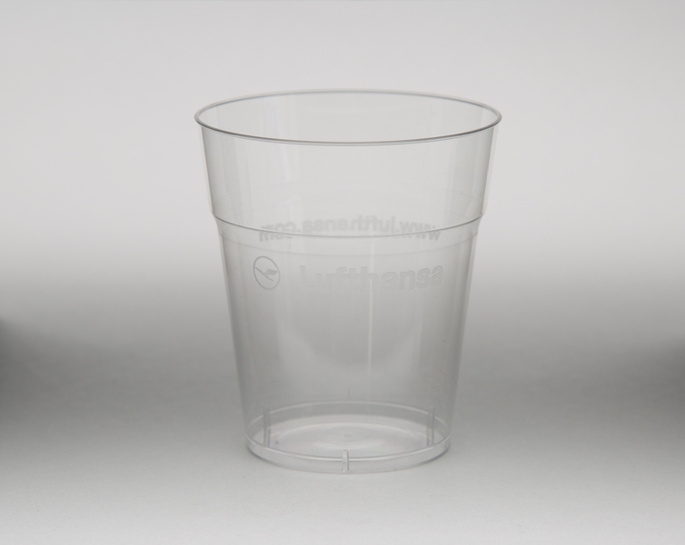 Image: plastic cup: Lufthansa