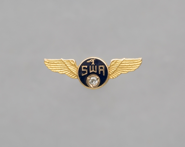 Service pin: Southwest Airways, 10 year