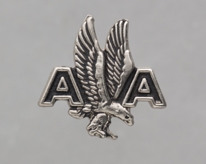 Image: service pin: American Airlines, 1 year