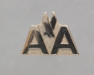 Image: service pin: American Airlines, 5 years