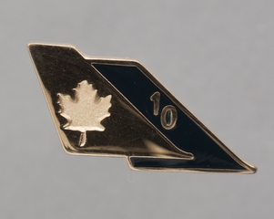 Image: service pin: Air Canada, 10 year