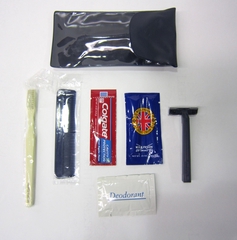 Image: amenity kit: American Airlines