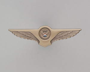 Image: flight attendant wings / service pin: United Airlines