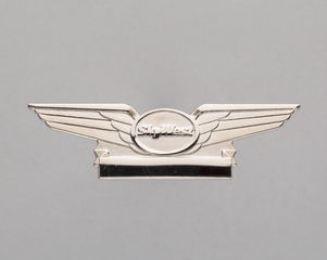 Image: flight attendant wings: SkyWest Airlines