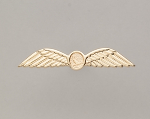 Image: flight officer wings: Cathay Pacific Airways
