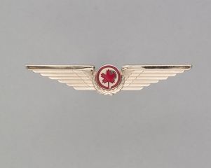 Image: flight officer wings: Air Canada