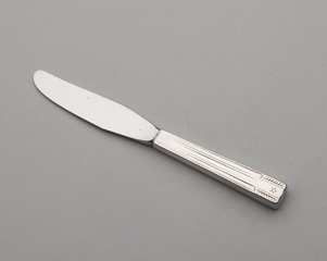 Image: knife: United Air Lines