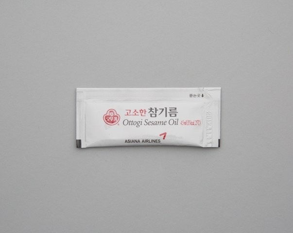 Condiment packet: Asiana Airlines